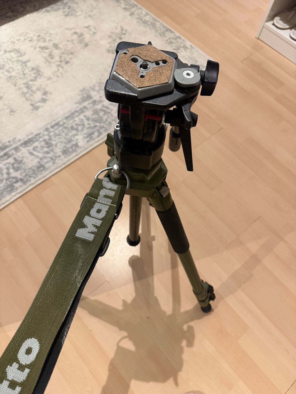 Trépieds & Accessoires: Stativ Manfrotto136 – D'occasion à Zürich par kat_d9z7 1