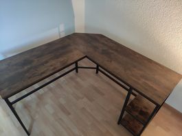 Eckschreibtisch im Industrial Look – Perfekt fürs Homeoffice