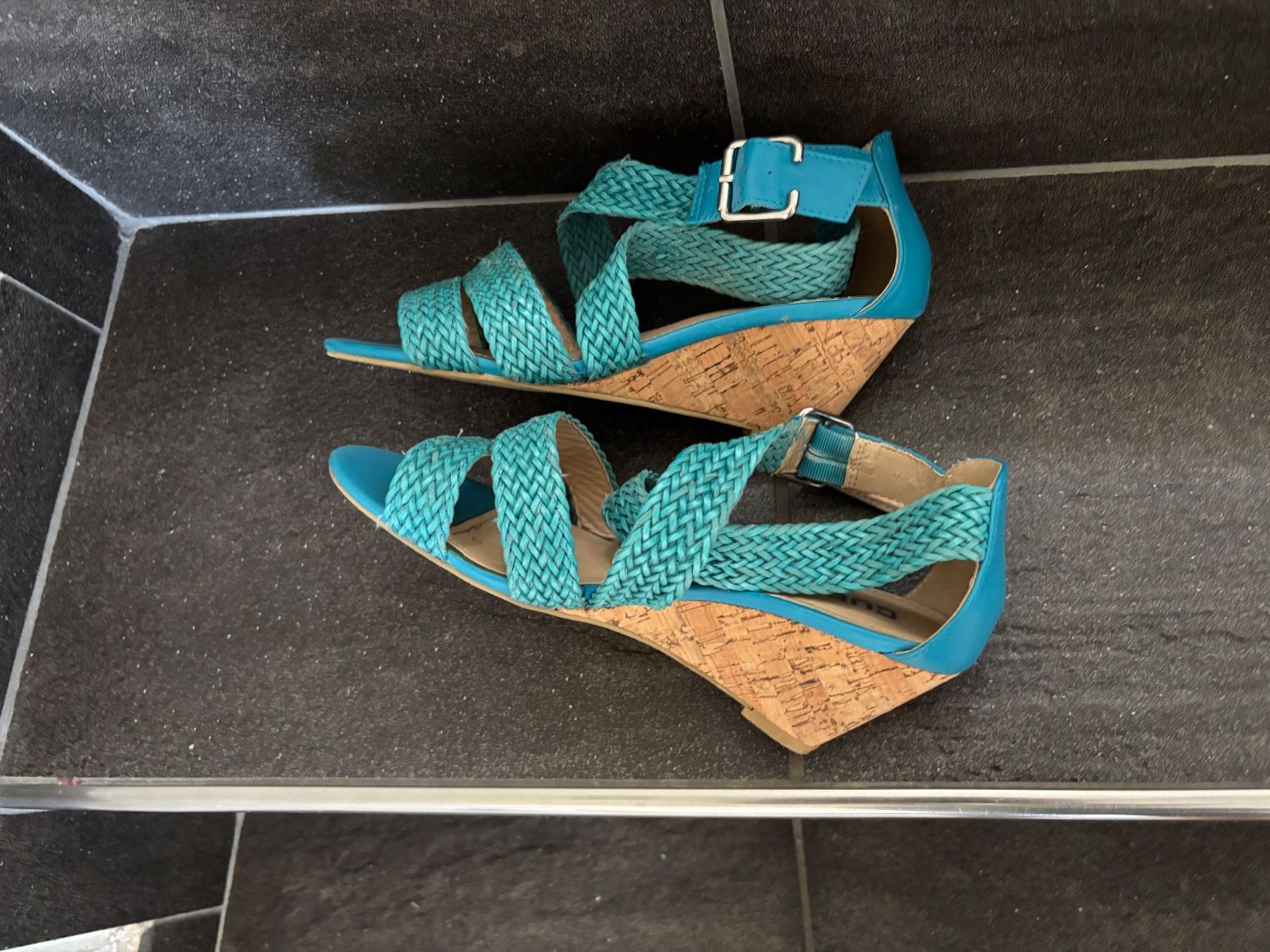 Scarpe da donna: Sandale türkis 38 Cube, Keilabsatz – Usato da Balsthal venduto da Uroby 2