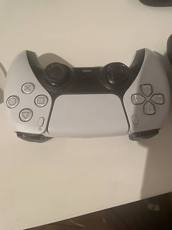 Sony Controller: Zwei Sony PS5 DualSense Controller gebraucht Zustand – Usato da Einsiedeln venduto da luc_z77z 1