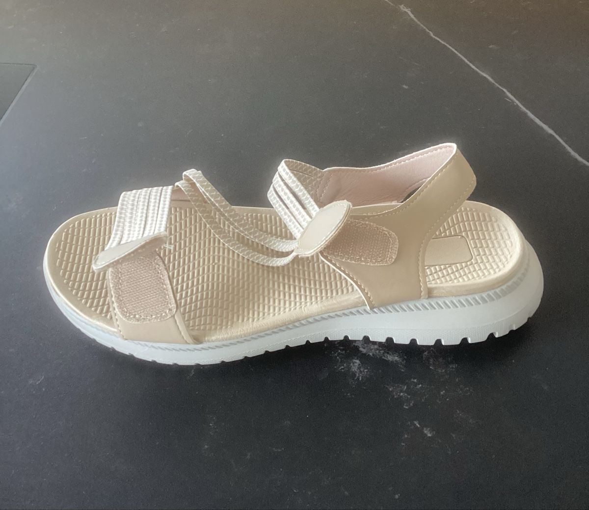 Scarpe da donna: Sommer Sandalen, beige, Grösse 40 neu. – Nuovo e nell'imballaggio originale da Richterswil venduto da Dfdo 3