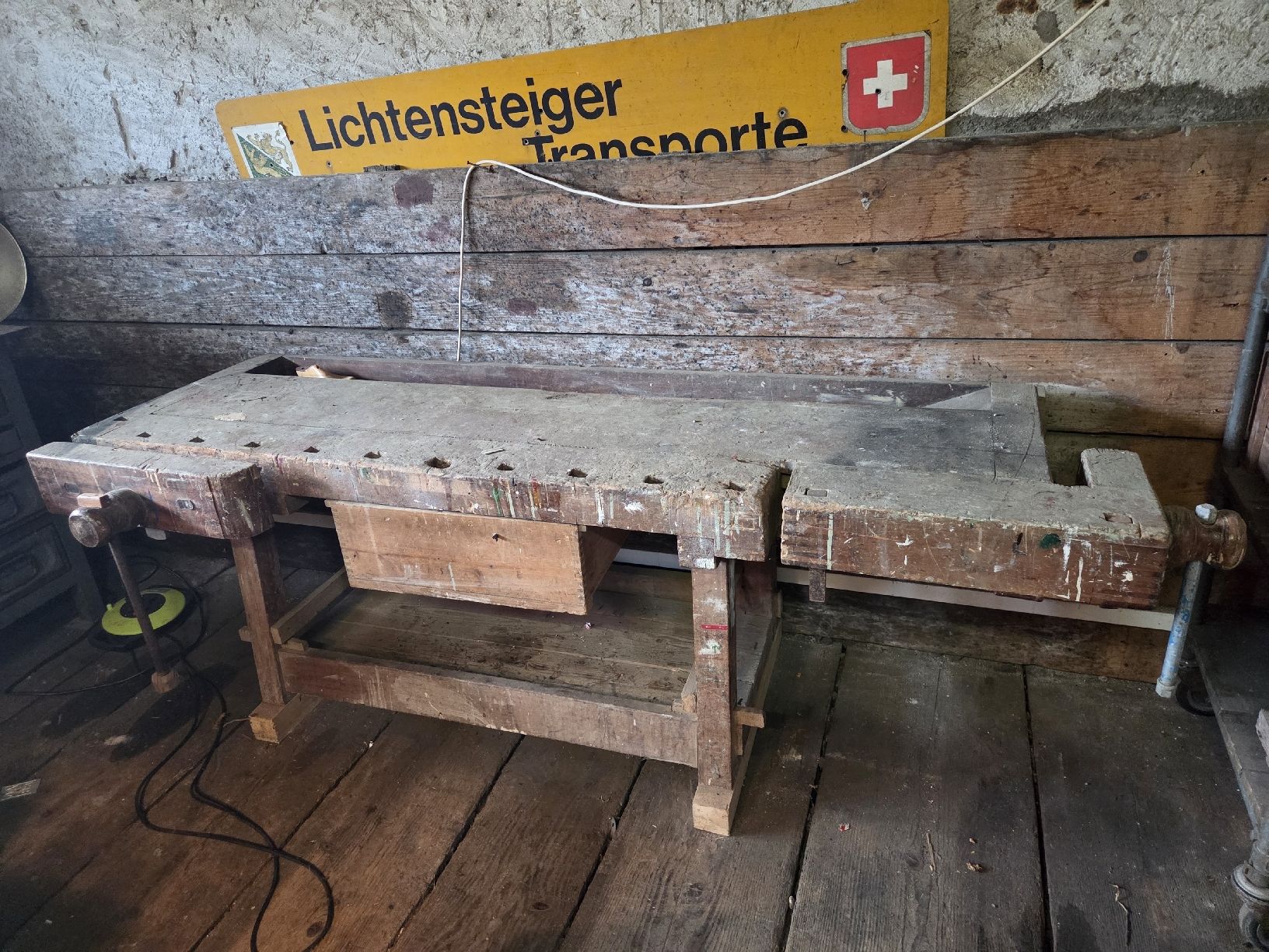 Werkbänke:  Antiker Hobbelbank – Gebraucht aus Herisau von Strahlkraft