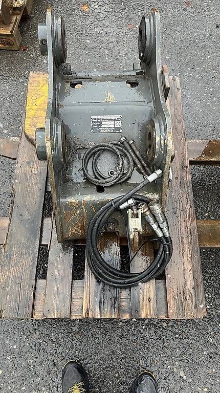 Volvo Escavatori: Volvo Bagger-Löffel S1 HSW + 2 Anbauplatten – Usato da Menziken venduto da Tairi10 2