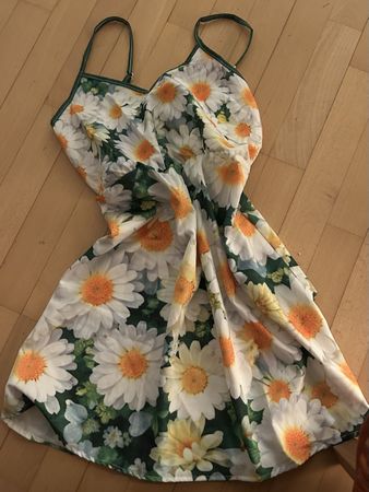 Blumenkleid, Gr. 140 Neu!