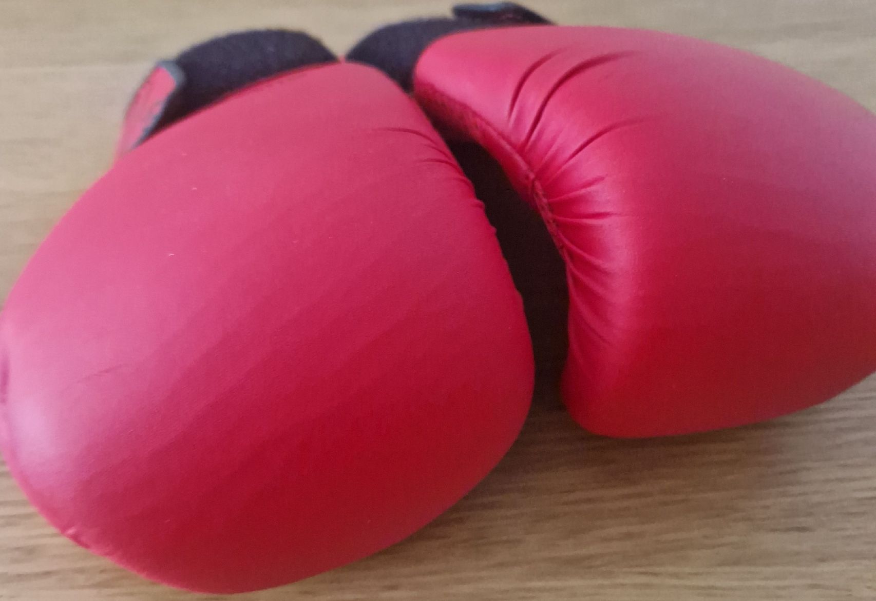 Guanti & manicotti: Red Boxing Gloves 4 oz – Usato da Rüschlikon venduto da -J05u3- 6