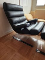 Sessel mit Hocker Leder schwarz Gestell Chrom guter Zustand