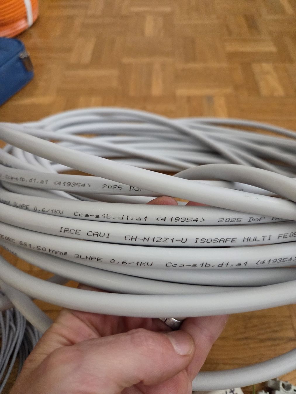 Kabel: Diverse Kabel und Schweizer Steckdose – Gebraucht aus Zürich von Shiva79 1