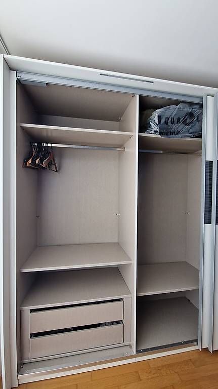 Armoires: Moderner Schlafzimmerschrank – D'occasion à Sisseln AG par Andreas.Wa 2