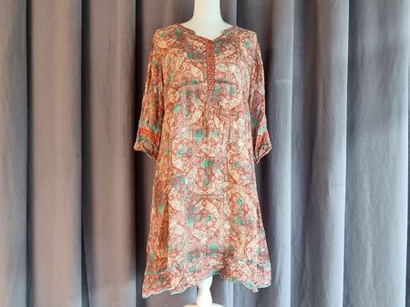 Buntes lockeres Kleid