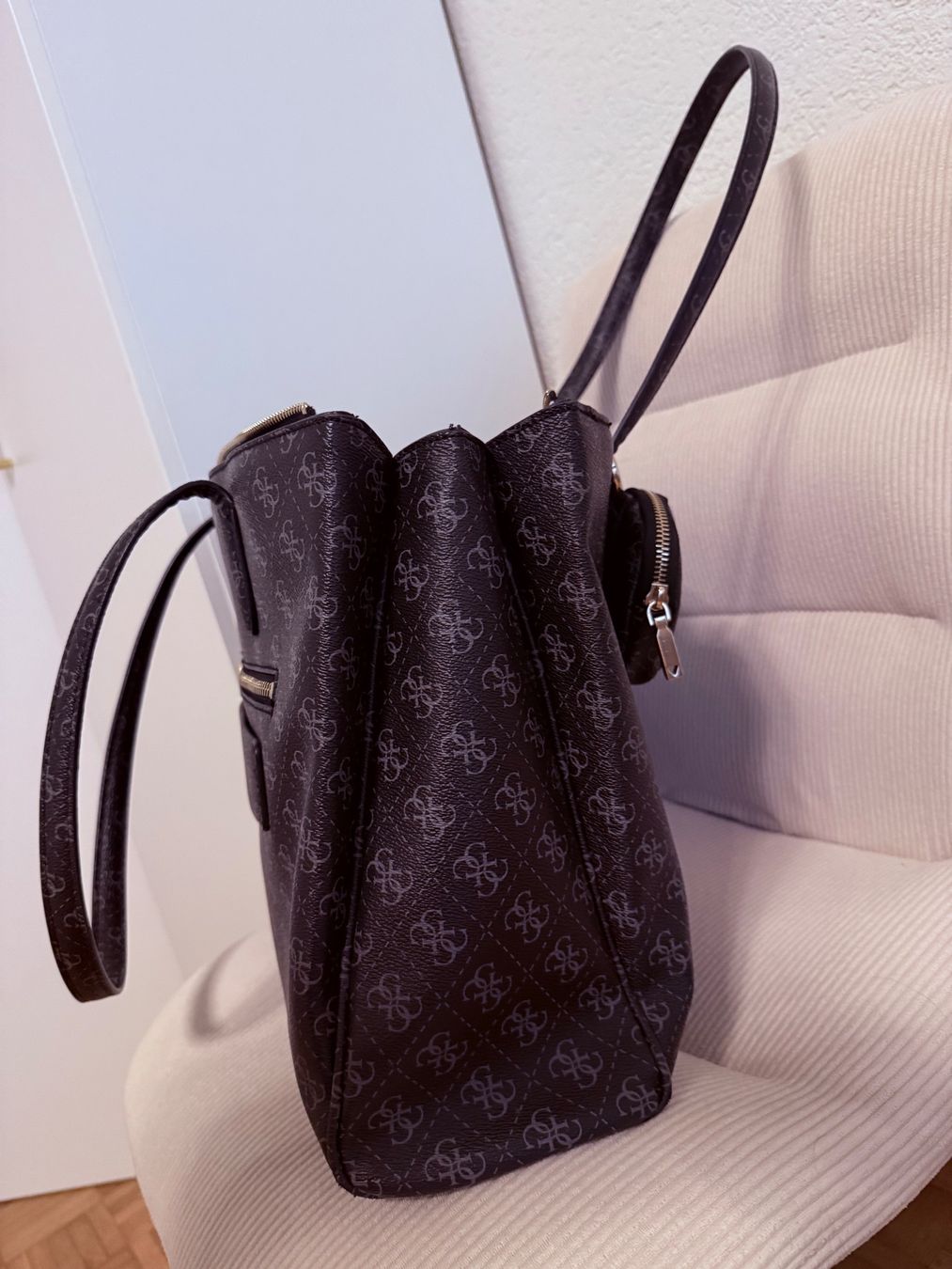 Guess Borse da donna: Guess Shopping Bag – Usato da Grenchen venduto da Raluca29 1