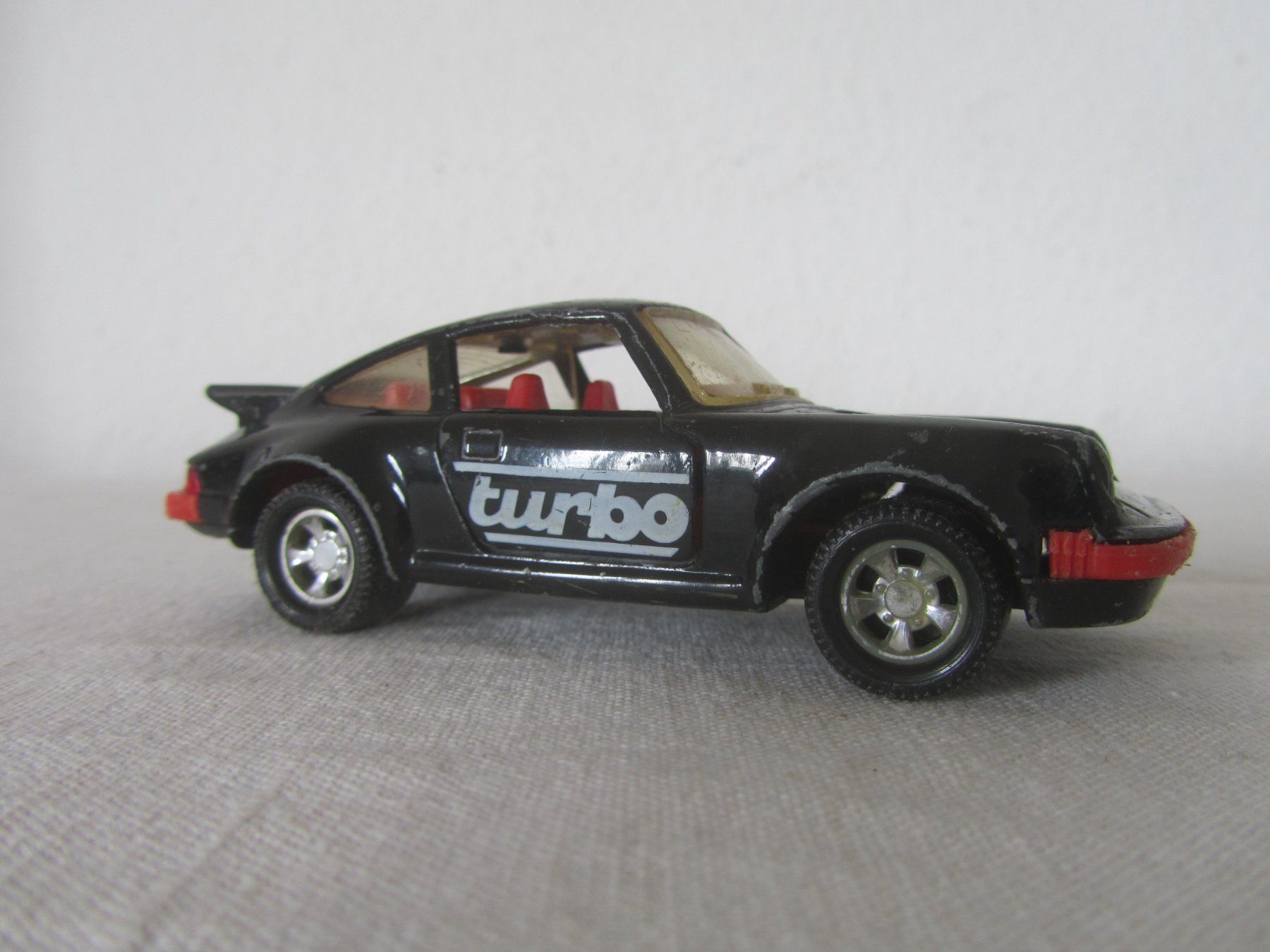 Matchbox Modellini d'auto: Porsche 911 Turbo Modellauto schwarz – Usato da Seengen venduto da mikelele 1