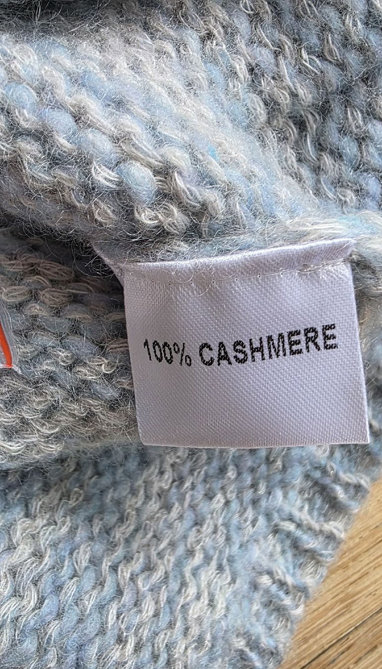 Top: Top/Débardeur 100% cachemire bleu clair – Usato da Yverdon-les-Bains venduto da van_dq65 7