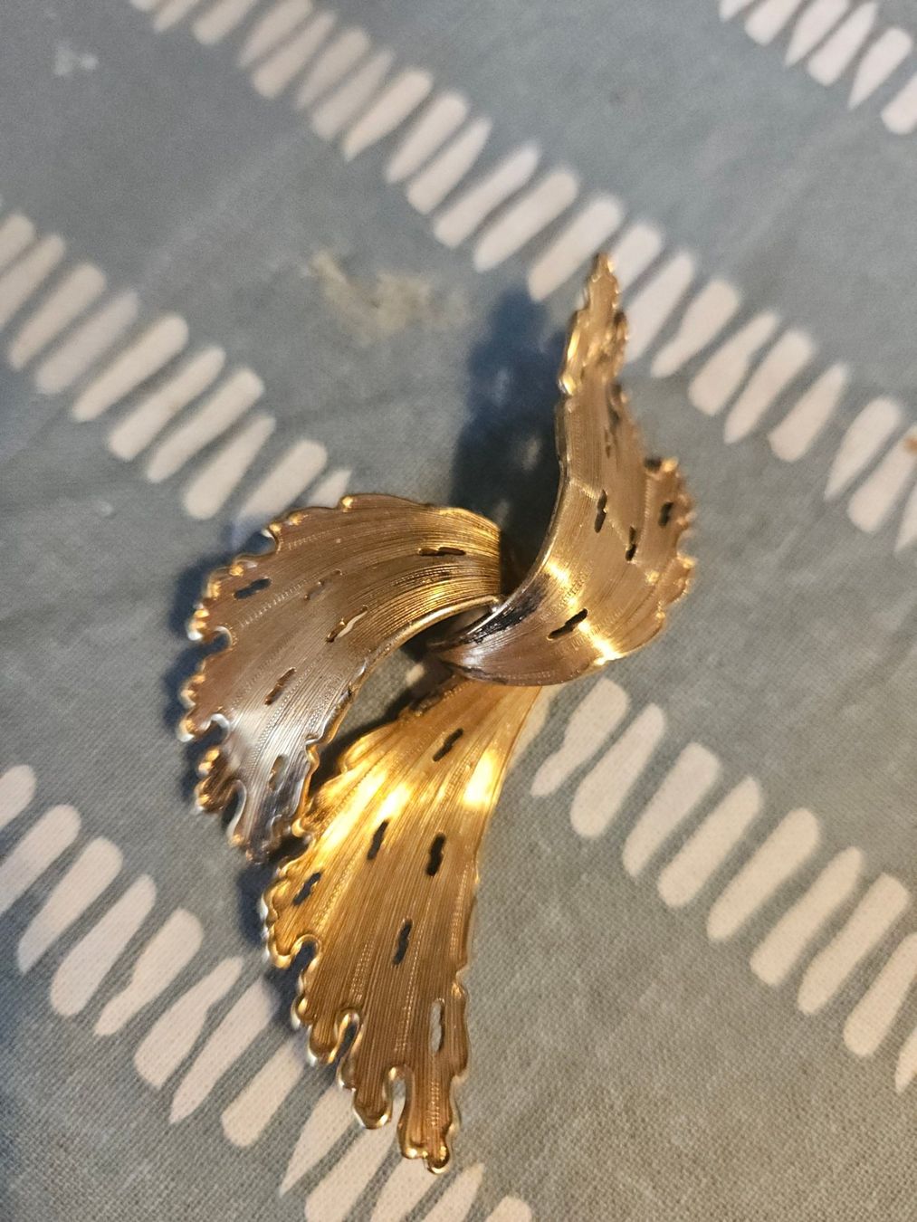 Spille & Fermagli: 3 devants de broches Mid century plaquée or – Usato da Thônex venduto da lacomtessedesfees 3