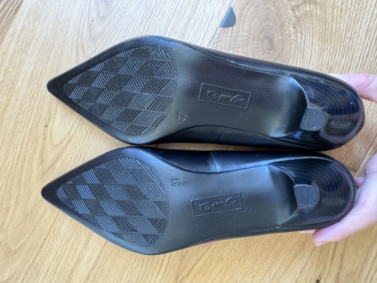 Scarpe da donna: NEW Leather Black Pumps 37 size – Nuovo e nell'imballaggio originale da Neuchatel venduto da Mia_G 2