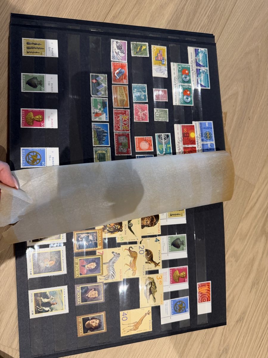 Tutti i francobolli: Stamp Album with Various Stamps – Usato da La Tour-de-Peilz venduto da HOTMI00 3