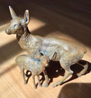 Bronzeskukptur Hirschkuh mit Kalb, um 1920