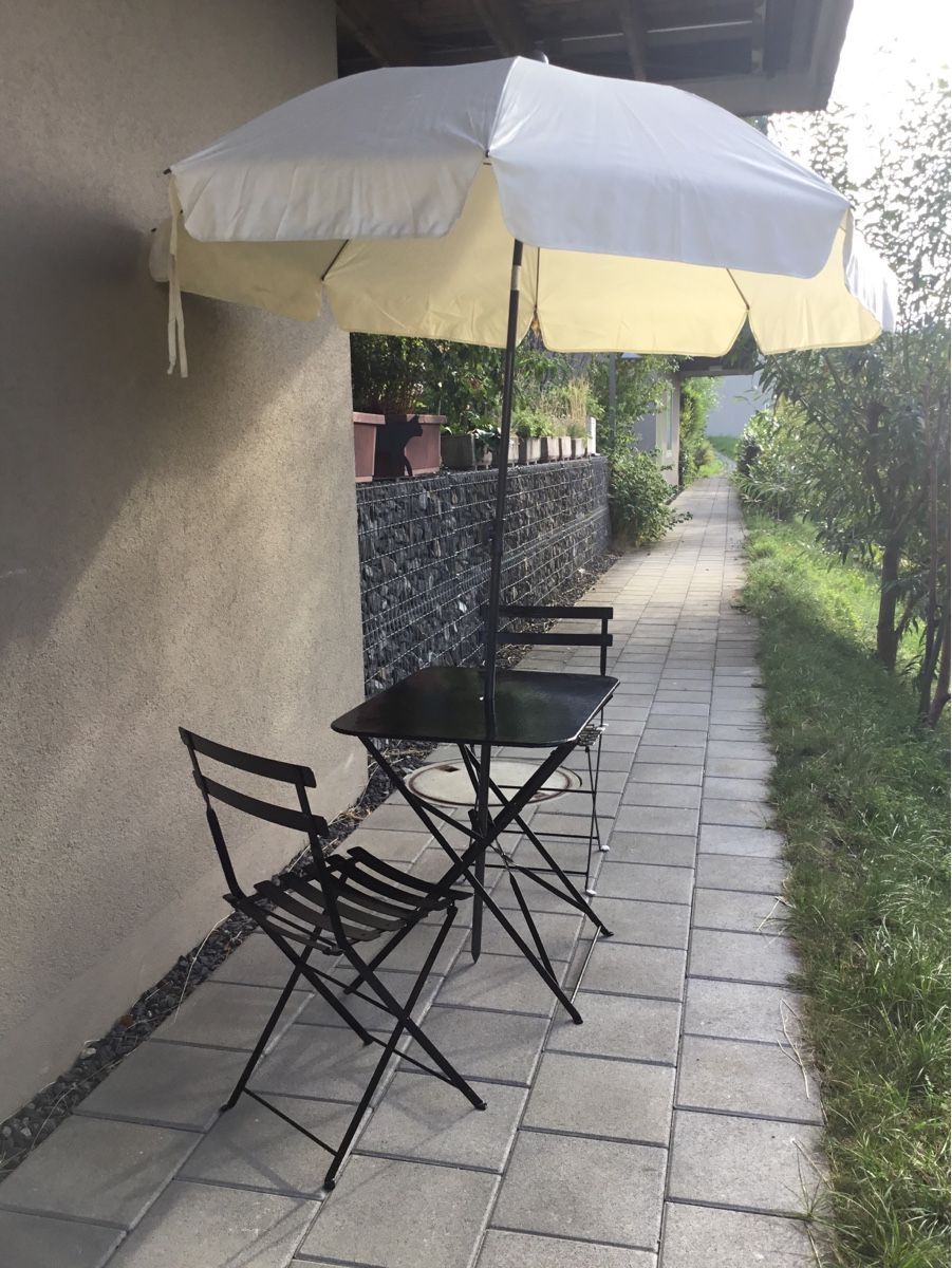 Set di tavolo e panche: Altes Gartentisch Set 4 Teilig zum Klappen – Usato da St. Gallen venduto da chamilla 2