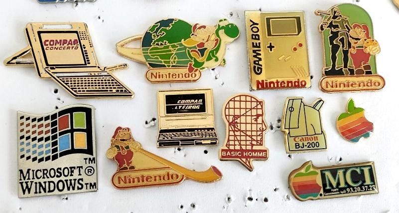 Plaketten & Abzeichen: diverse Computer Pins - NITENDO, APPLE, MICROSOFT, ETC – Gebraucht aus Pfäffikon ZH von Colacity