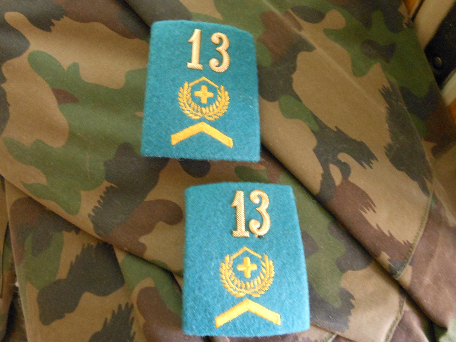 Schweizer Armee Uniformi: Achselschlaufen Rangabzeichen Schweizer Armee – Nuovo e nell'imballaggio originale da füllinsdorf venduto da raiatea1