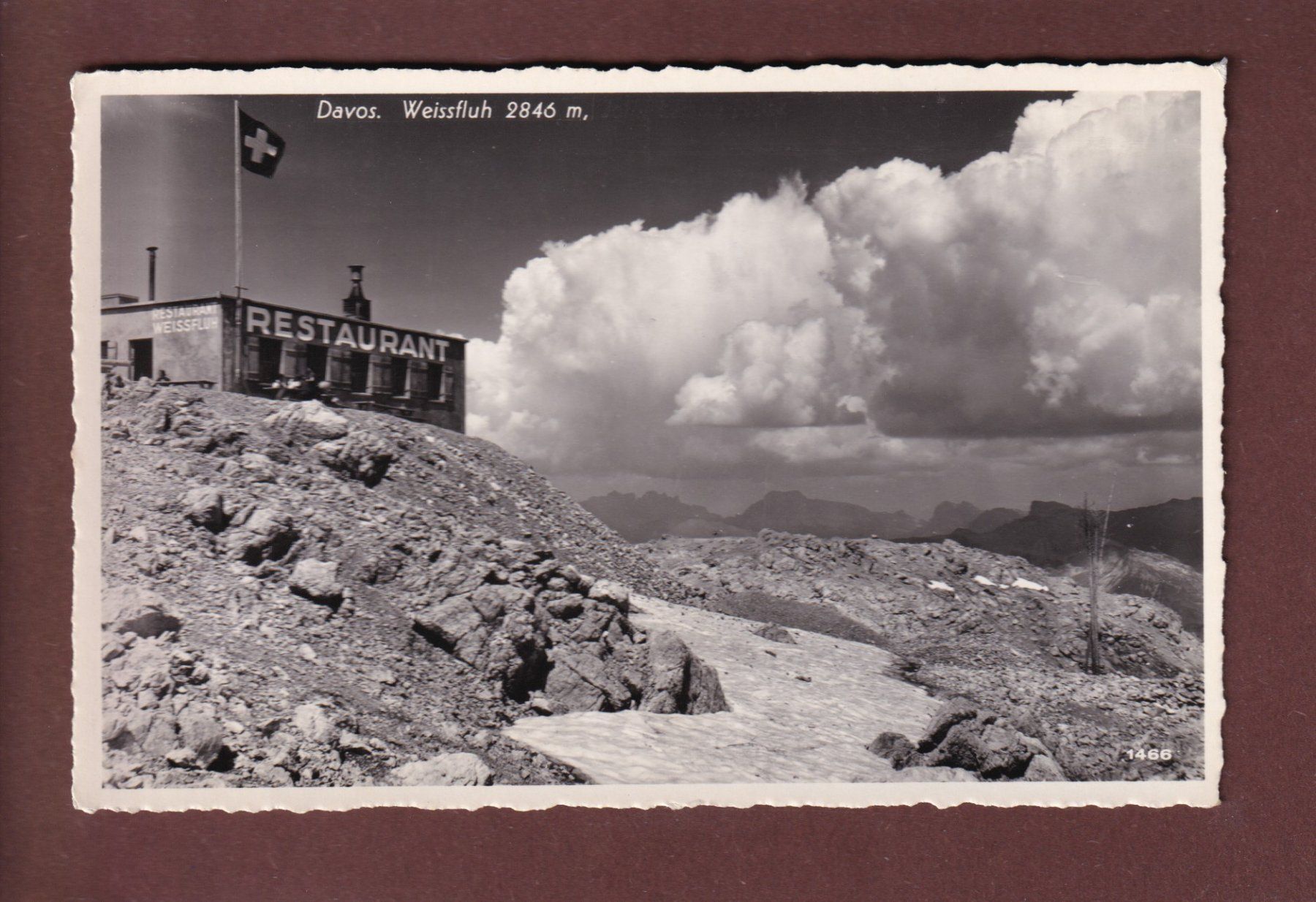 Cartoline postali: DAVOS - Weissfluh - Restaurant - 1951 – Usato da Pully venduto da nicecards