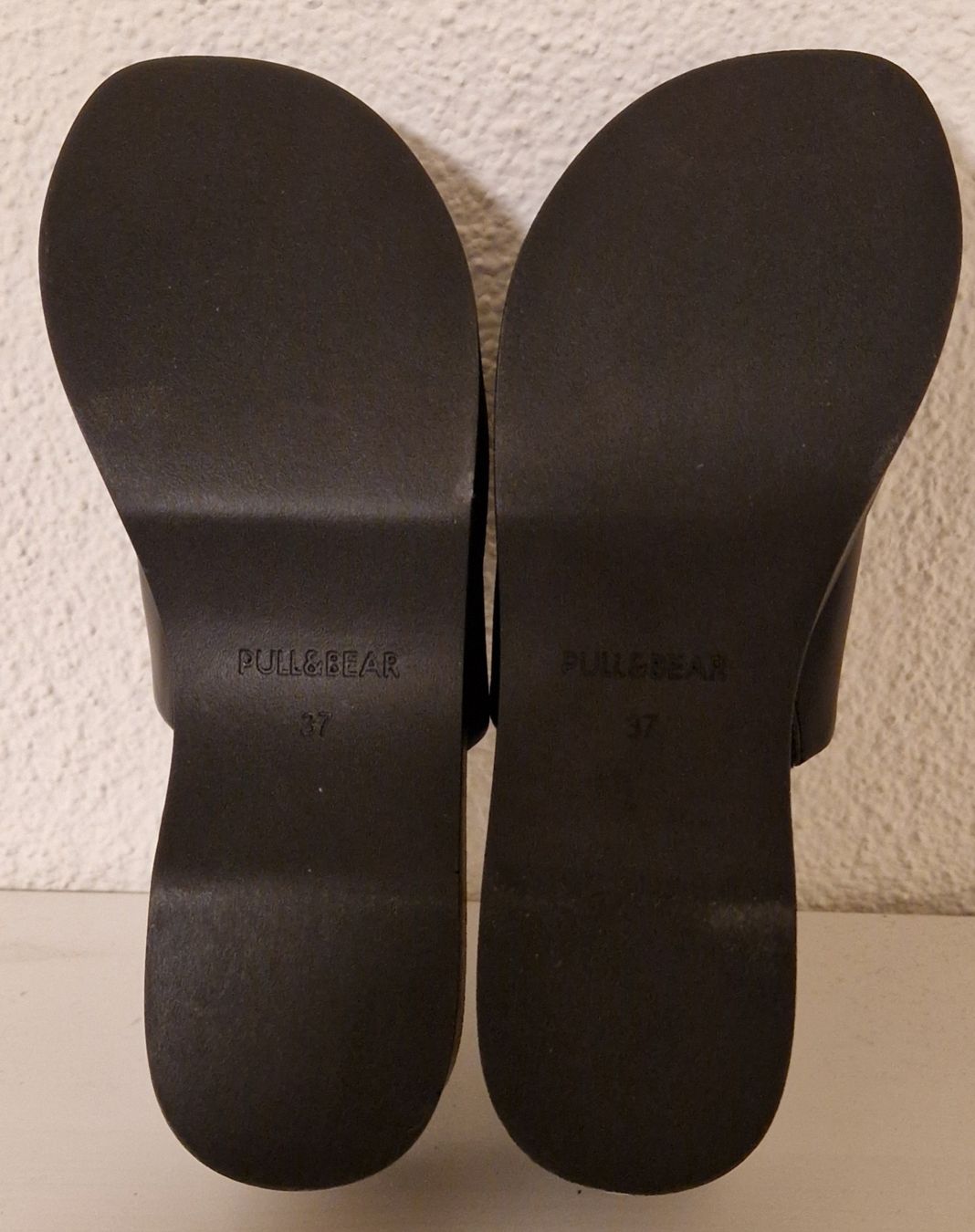 Pull&Bear Damenschuhe: Pull&Bear Pantoletten schwarz, Gr. 37 – Neu und originalverpackt aus Menziken von chs_xd76 3