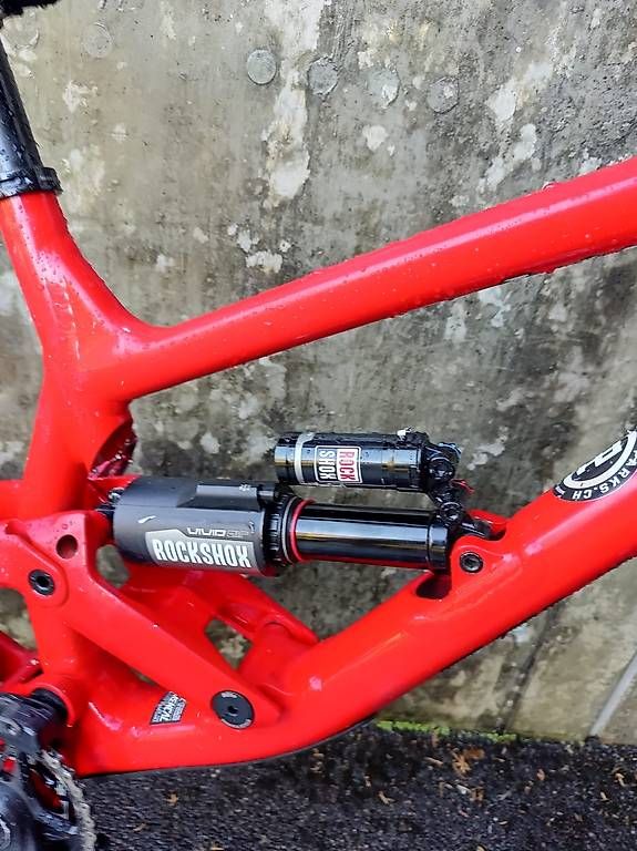 Vélos: Commencal Supreme DH V4 27.5"  – D'occasion à Steffisburg par Jaeeeel 2