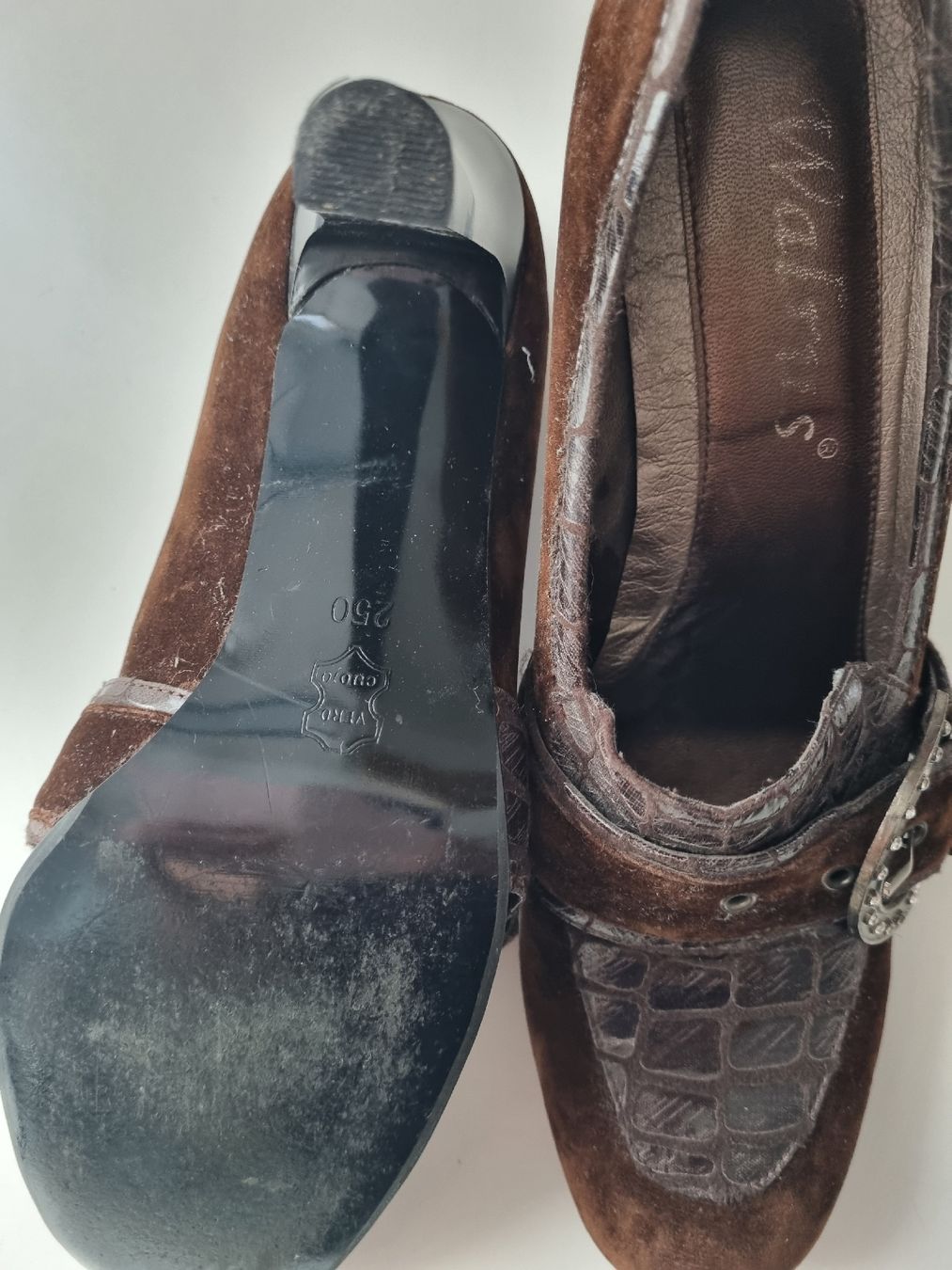 Damenschuhe: Braune Wildleder Pumps mit Schnalle Gr. 40 – Gebraucht aus Bern von Olgas_Welt 3