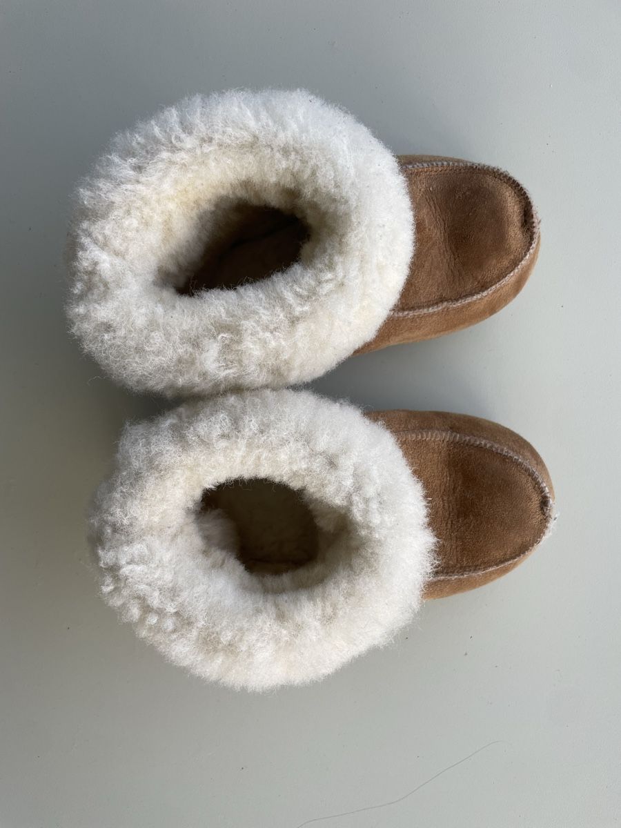Scarpe per ragazzi: Lammfell-Finkli Gr. 27/28 – Usato da Zürich venduto da Histo_RaHub 2