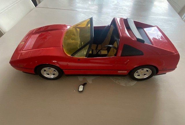Spielzeuge: Voiture Barbie Ferrari 3136 – Gebraucht aus La Chaux-de-Fonds von tulysse