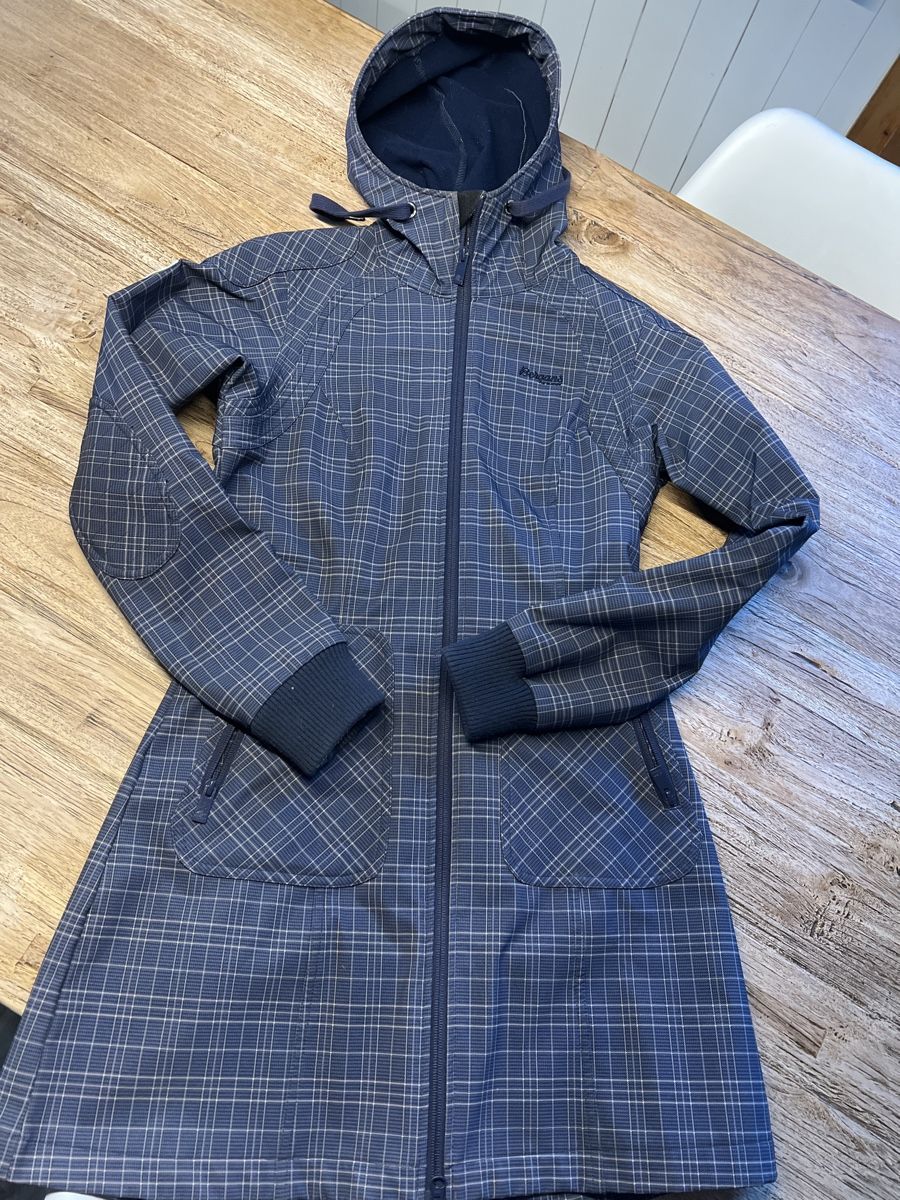 Bergans Vestes: Bergans Parka Softshell, S – D'occasion à Oberdorf NW par Voci