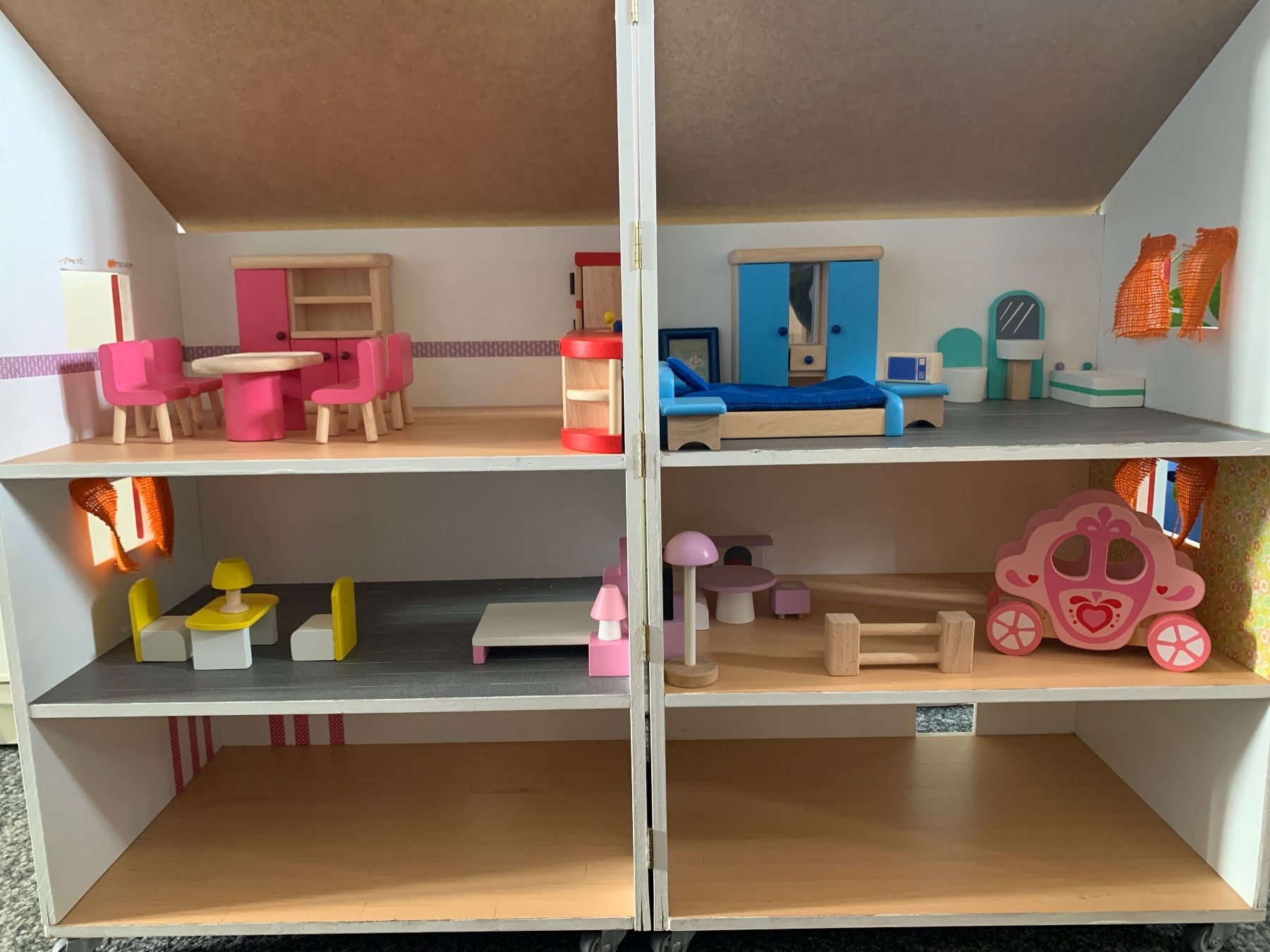 Puppenhäuser & -möbel: Robustes Puppenhaus mit Zubehör – Gebraucht aus Steinebrunn von Littlebird1 1