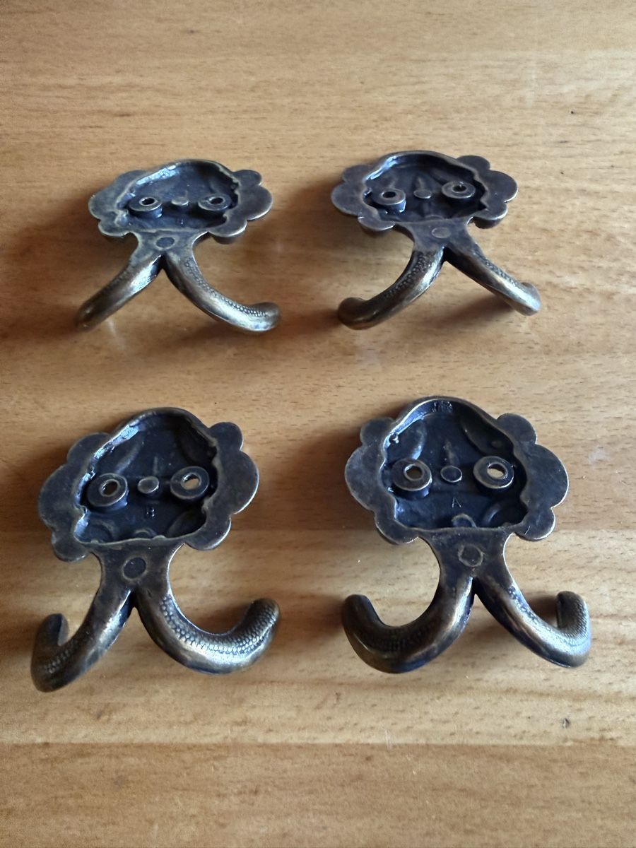 Ferramenta: 4 Doppelhaken aus Metall  – Usato da Amden venduto da vipernatter 1