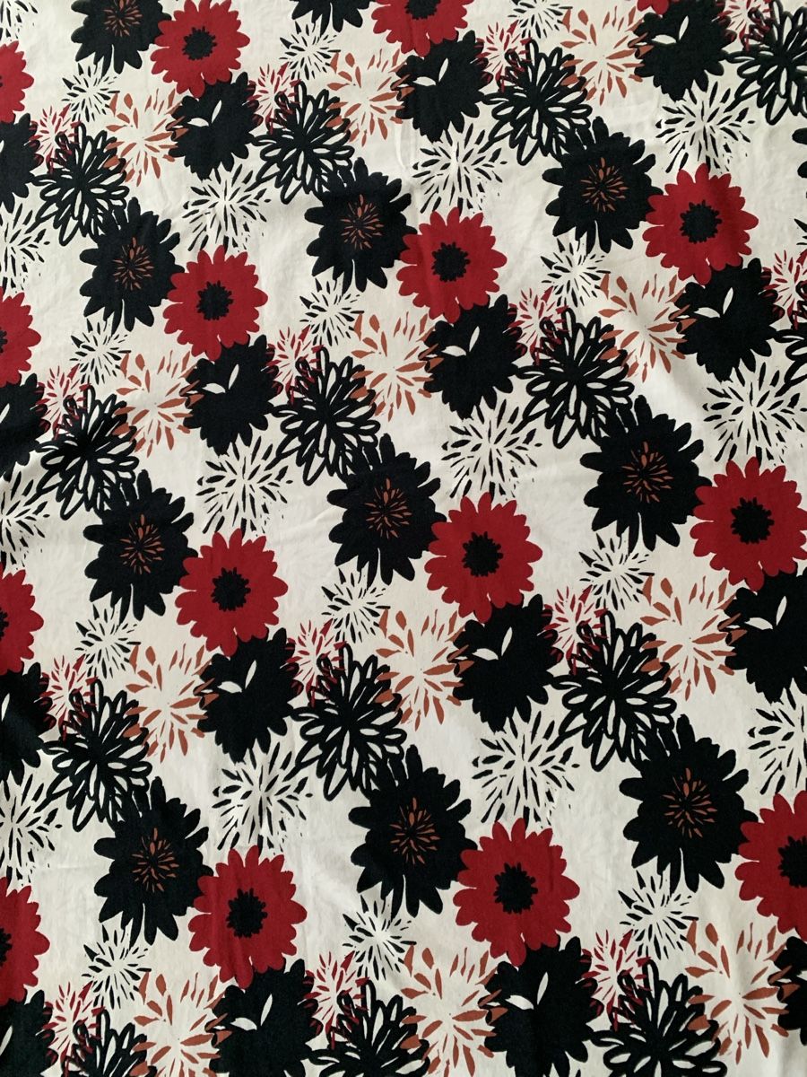 Tessuti: Jersey Stoff mit Blumenmuster, rot/schwarz/weiss – Nuovo (secondo la descrizione) da Galgenen venduto da Waldliesel 2