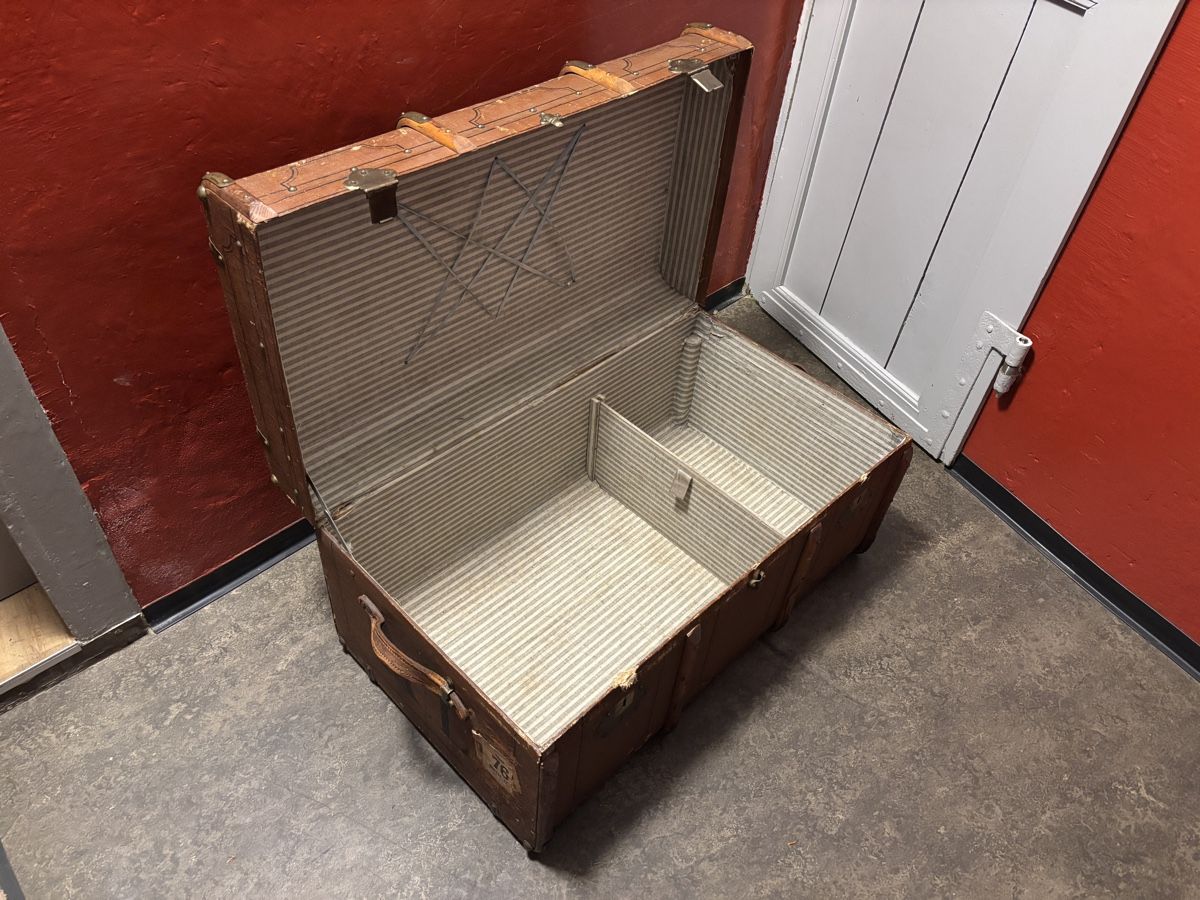 Valigie: Schöner Vintage-Truhenkoffer – Usato da Basel venduto da ato_md5g 1