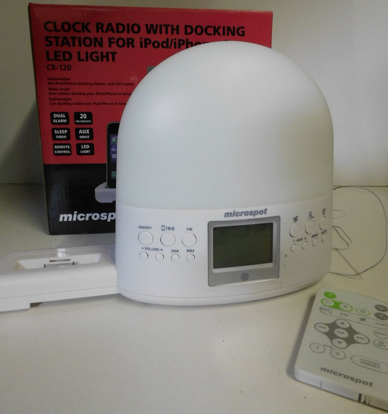 Wecker: Radiowecker mit iPod/iPhone - Docking Station u Led Lampe – Gebraucht aus Sursee von 76
