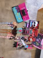Set mit Monster-High-Puppen und Zubehör