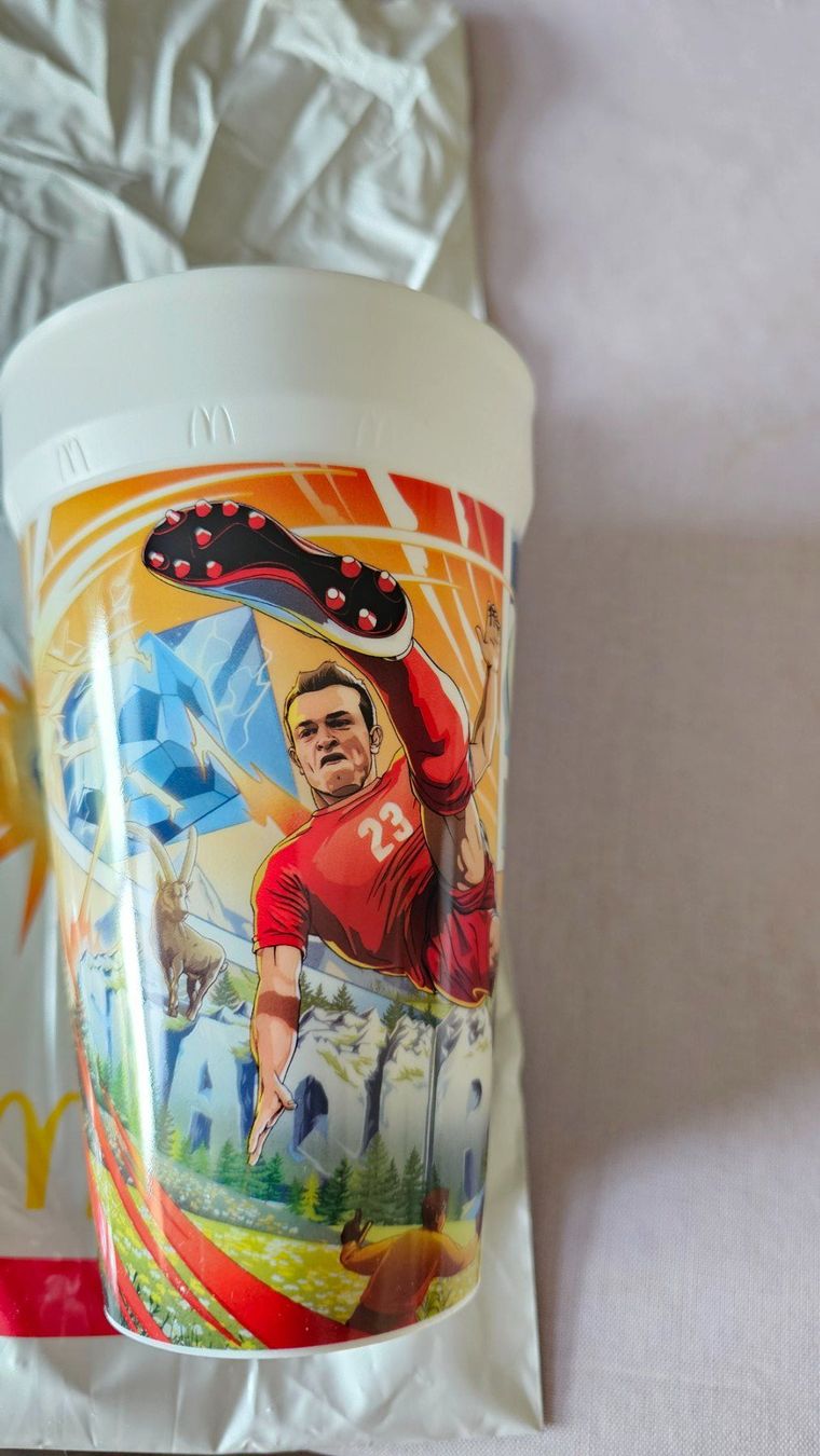Recipients et similaires: WM26-Becher McDonald's Shaqiri – Neuf avec emballage d'origine à Zug par alt_9p2z 3