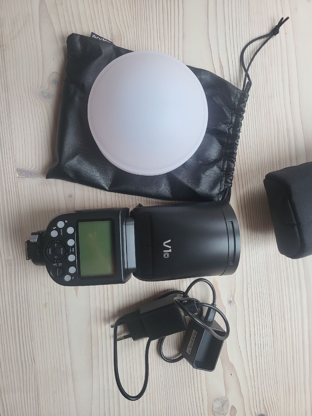 Godox Blitze: Godox V1 Canon mit Godox AK-R22 Diffusorkugel – Neu (gemäss Beschreibung) aus Madiswil von Brigitte550 4