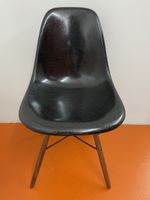 Eames Side Chair in schwarz