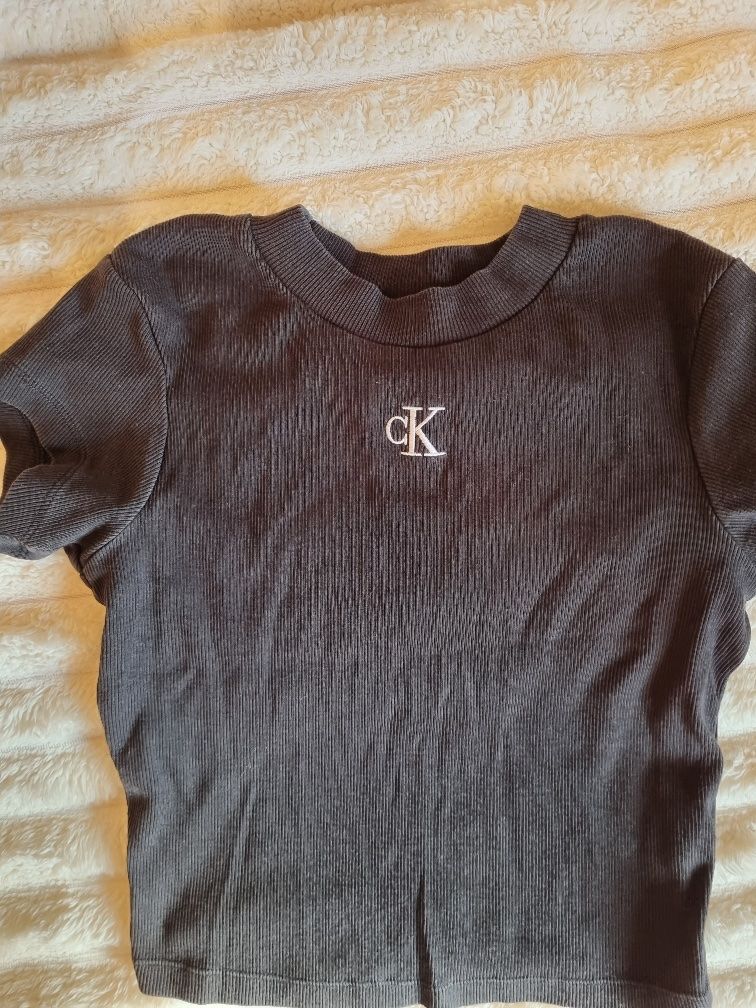 Calvin Klein T-shirt: T-shirt Calvin Klein noir, S – Usato da Riddes venduto da pierre-a-facettes