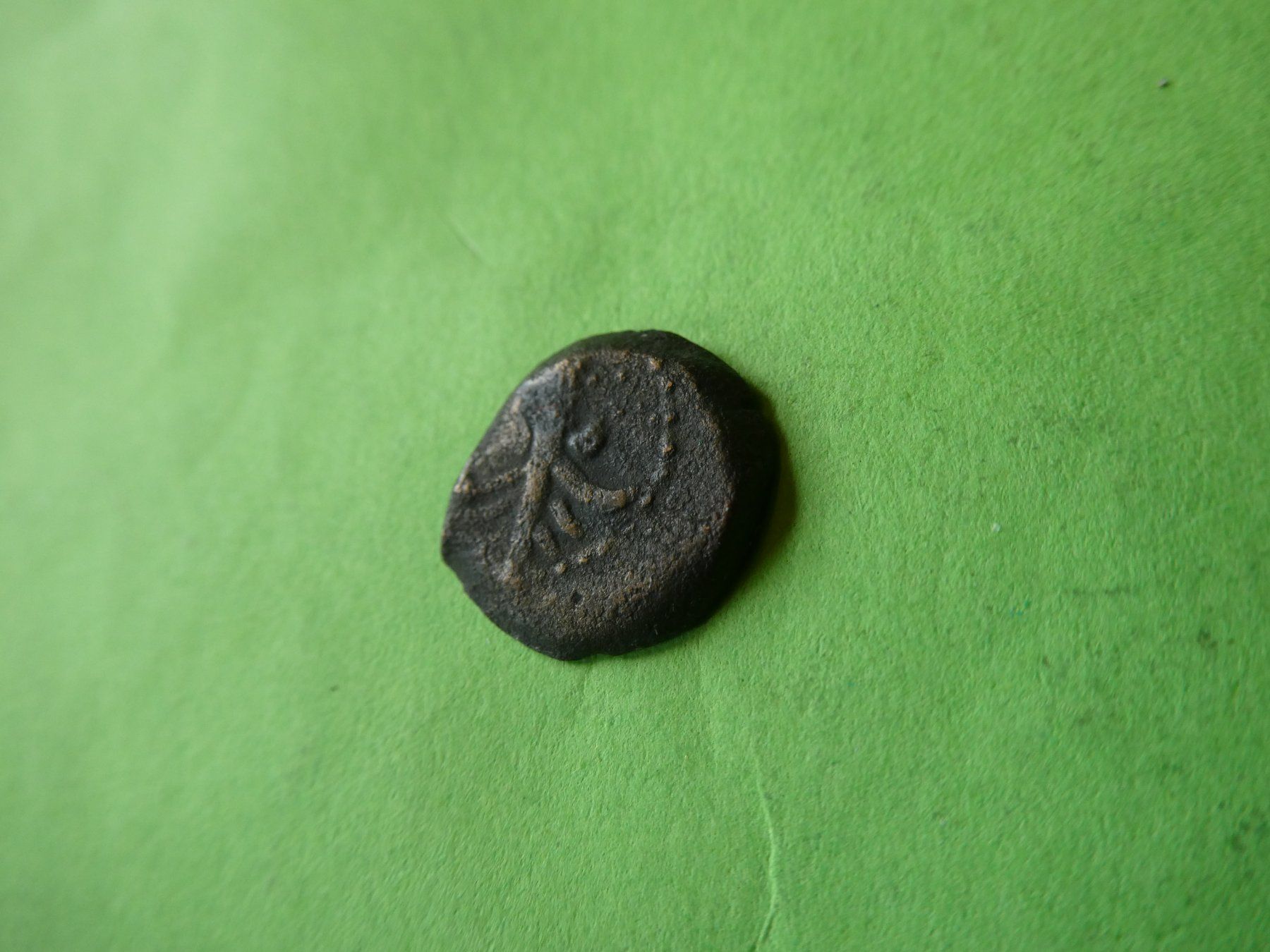 Tutti le monete: uralte Bronzemünze 13 mm     1.20 g – Usato da Hinterforst venduto da Rohusri 1