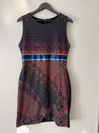 Damen Kleid Desigual gemustert mit Reissver. Grösse 38/40