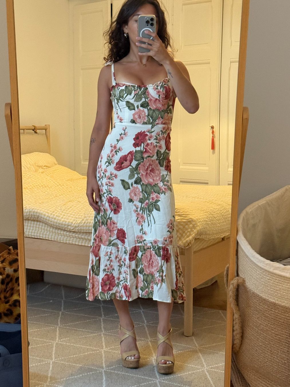 Reformation Vestiti: Robe midi Reformation – Usato da Geneve venduto da Salomevergne