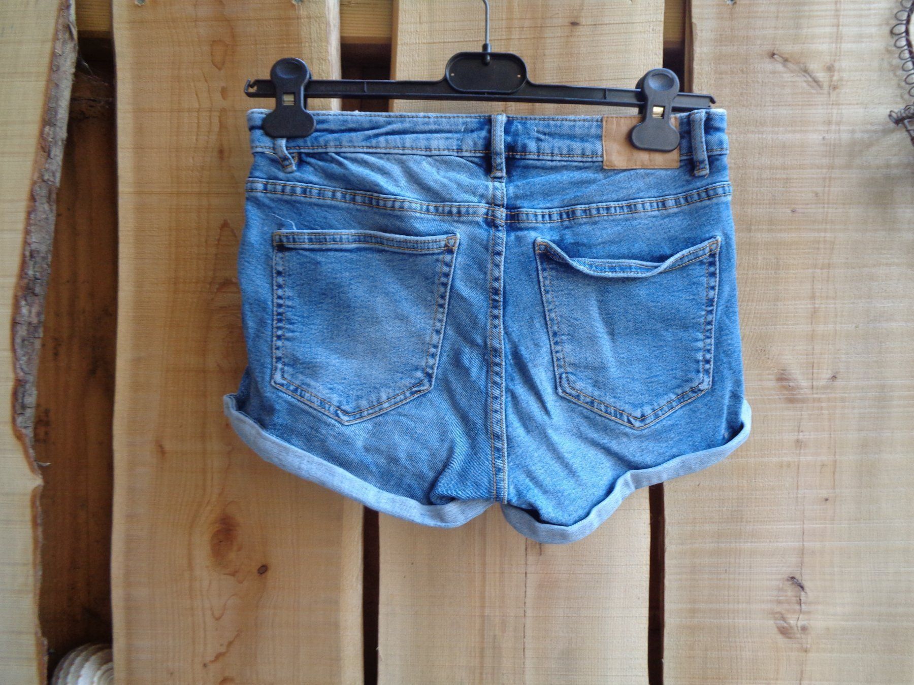 Zara Jeans: ZARA Löcher Jeansshort Gr. 36 - 210997 – Usato da Küssnacht am Rigi venduto da Good4Deckeli 1