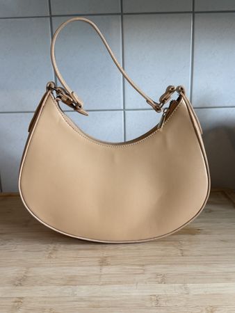 Elegante Halbmondtasche in Beige - von Manor