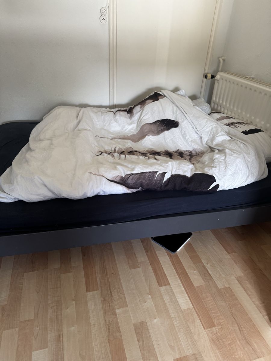 Betten: Bett Grösse 140x200cm – Gebraucht aus Biel/Bienne von samirserhani