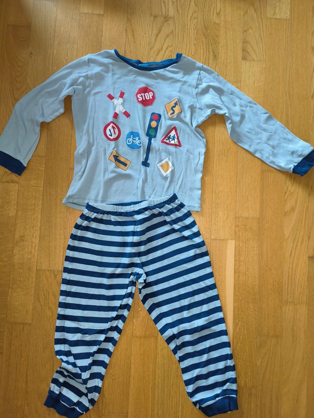 Lotti & Set di vestiti: Kinder Kleider Paket Gr. 122/128 – Usato da Gelterkinden venduto da ram_5vkp 1