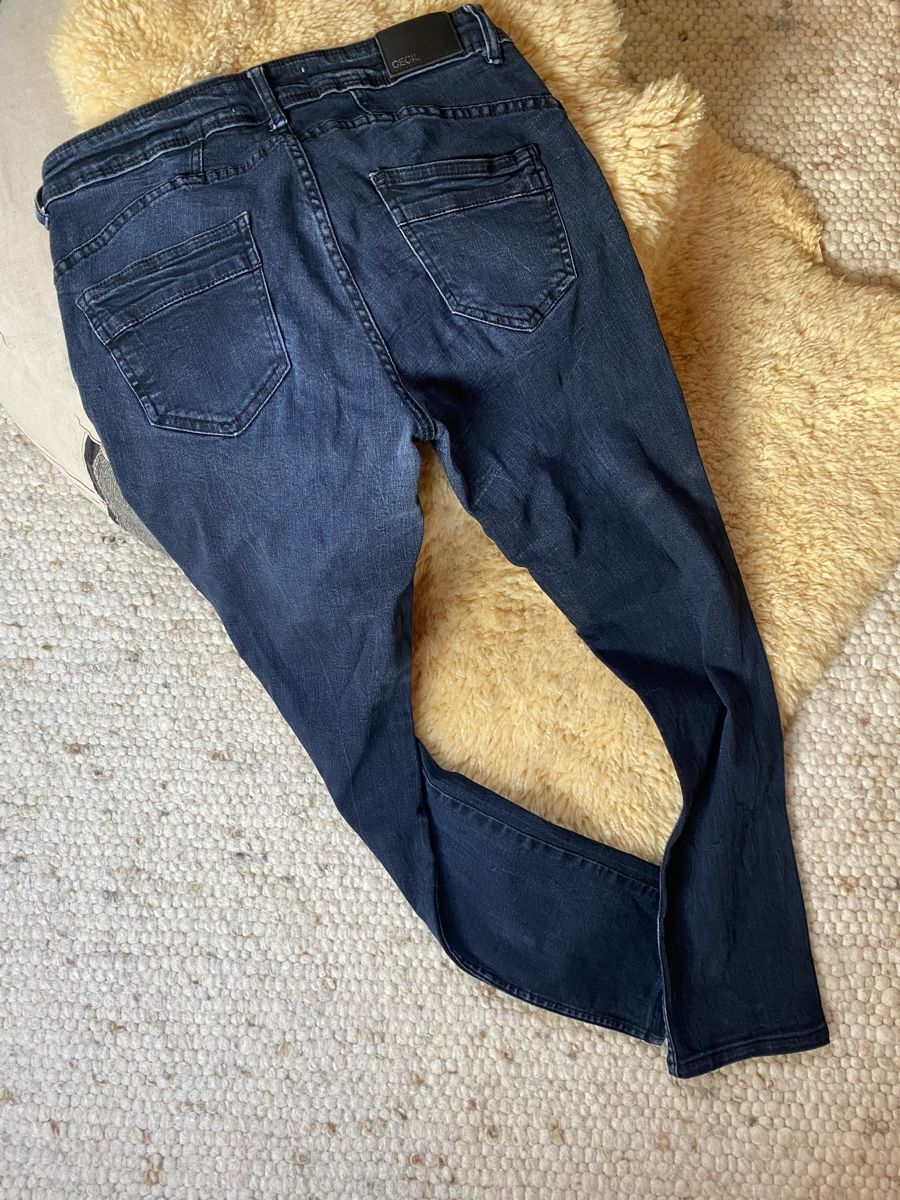 Jeans: Blue Jeans Scarlett Größe 28 – Usato da Scuol venduto da frosch85 2