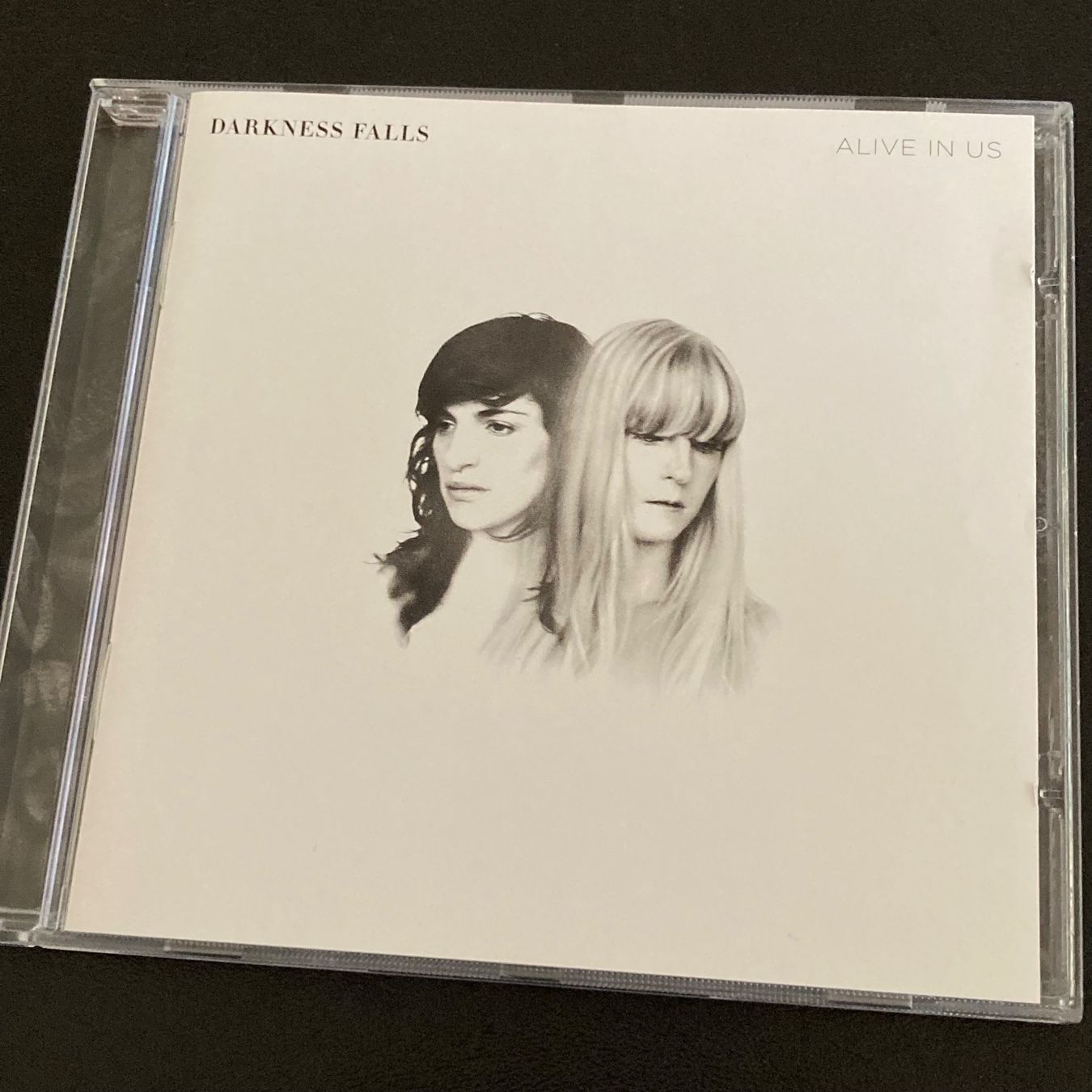 CD: Darkness Falls - Alive In Us | Alternative Pop – Usato da Bern venduto da Ntsamina