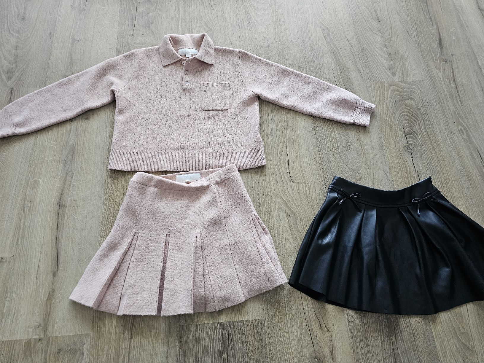 Zara Lotti & Set di vestiti: Zara Mädchen Kleiderpaket, Pullover und Röcke  Gr. 131 – Usato da Grosshöchstetten venduto da Qenko